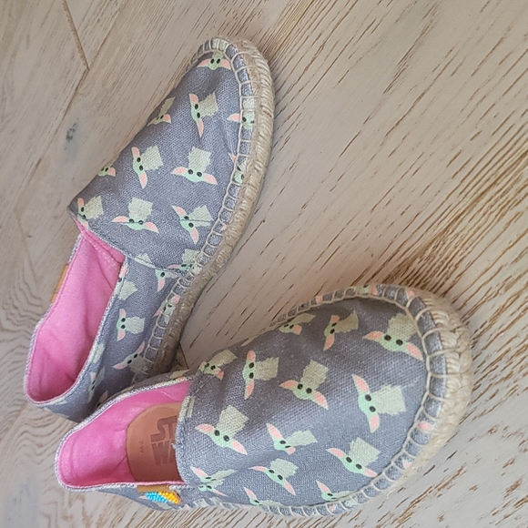 ☀️Ubuntu x Star Wars Afridrilles Mandalorian Shoes Grogu Baby Yoda Size 7 - Picture 8 of 8